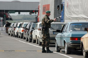 На белорусско-украинской границе пробки из российских автомобилей